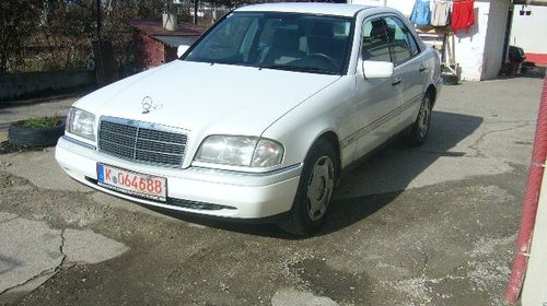 Dezmembrez Mercedes c250 an 1994