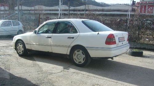 Dezmembrez Mercedes c250 an 1994