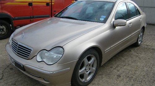 Dezmembrez mercedes c270cdi an 2004