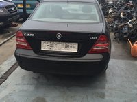 Dezmembrez mercedes clasa c w203 motor 2.2 cdi din 2004 cutie manuala