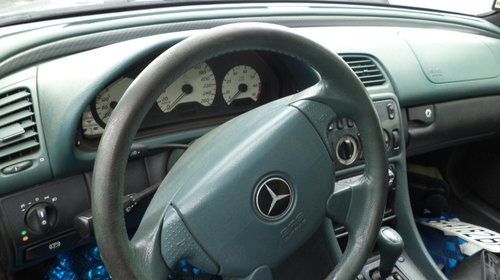 dezmembrez mercedes clk din 2001