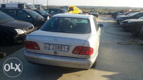 Dezmembrez Mercedes E 220 diesel anul 1997