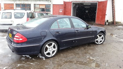 Dezmembrez Mercedes E 270 cdi, an 2002