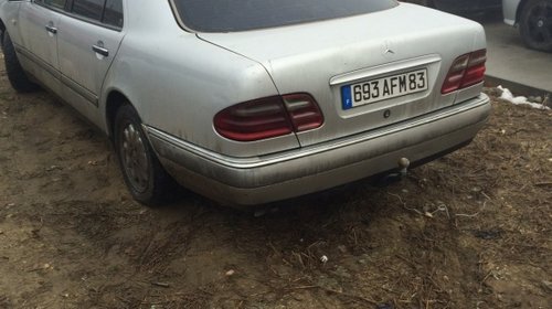 Dezmembrez mercedes e 290 td din 1998