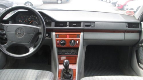 Dezmembrez Mercedes E-CLASS W124 1991 Berlina 2.5