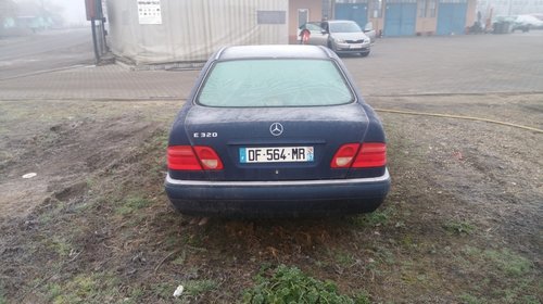 Dezmembrez Mercedes E-Class W210 1997 berlina 3199