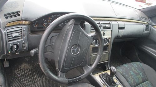 Dezmembrez Mercedes E Class W210 2.2 D 1997