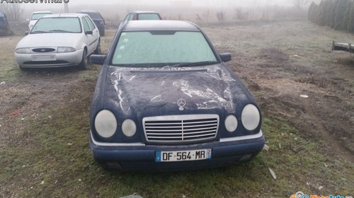 Dezmembrez Mercedes E -CLASS W210 din 1997 3.