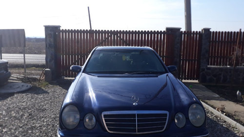 Dezmembrez Mercedes E class w210 Facelift E 2