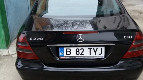 Dezmembrez Mercedes E-CLASS W211 2002 berlina 2.2