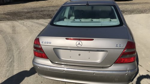 Dezmembrez MERCEDES E-CLASS W211 AUTOMAT 270 CDI volan stânga