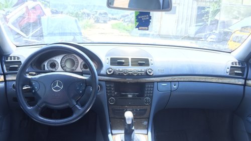 Dezmembrez Mercedes E-classe E220 CDI w211