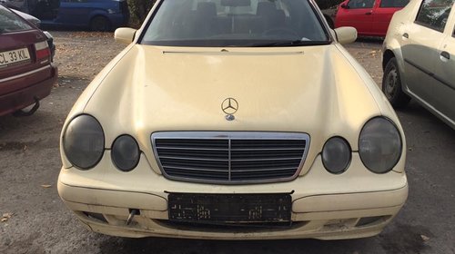 Dezmembrez Mercedes E-Klass din 2001