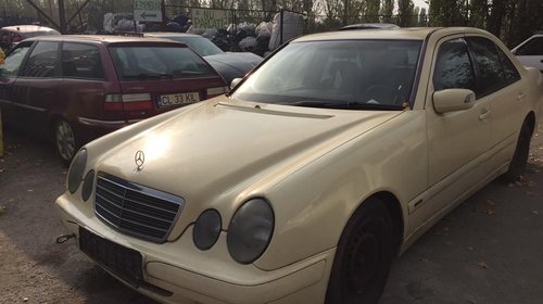 Dezmembrez Mercedes E-Klass din 2001