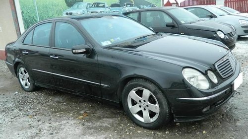 Dezmembrez Mercedes E200