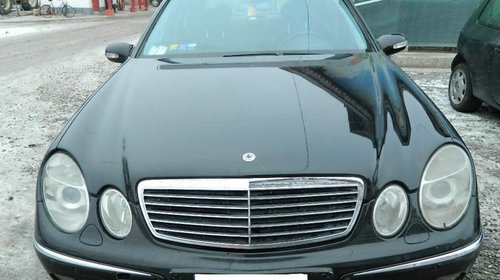 Dezmembrez Mercedes E200