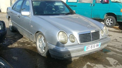 Dezmembrez Mercedes E220 an 97