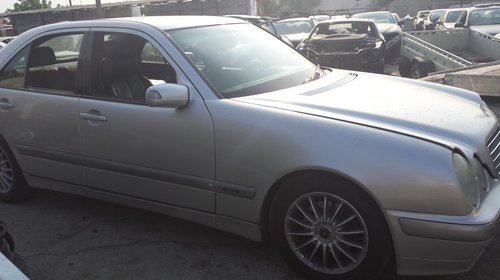 Dezmembrez Mercedes E220 cdi 2.2d an 2001 w210