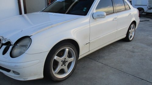 Dezmembrez mercedes e220 cdi