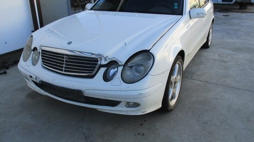 Dezmembrez mercedes e220 cdi