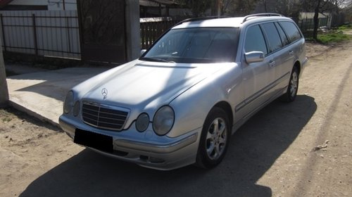 Dezmembrez Mercedes E220 S210 2.2cdi 2002; Combi