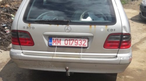 Dezmembrez Mercedes E270 W211 2001