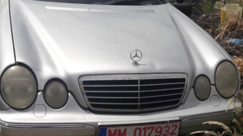 Dezmembrez Mercedes E270 W211 2001