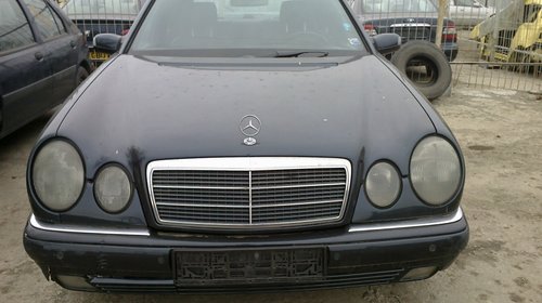 Dezmembrez Mercedes E290 fabricatie 1997, mot
