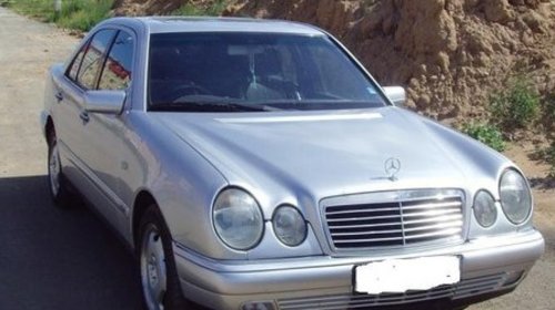 Dezmembrez Mercedes E300 W210 1998 177cp 3.0 