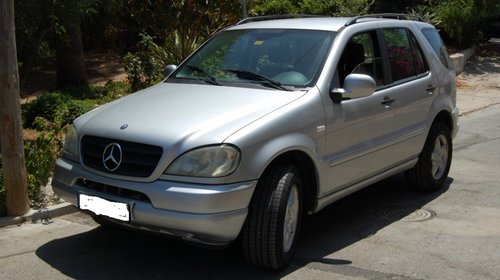 Dezmembrez mercedes ml 2001