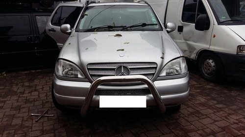 Dezmembrez Mercedes ML 270 CDI W163