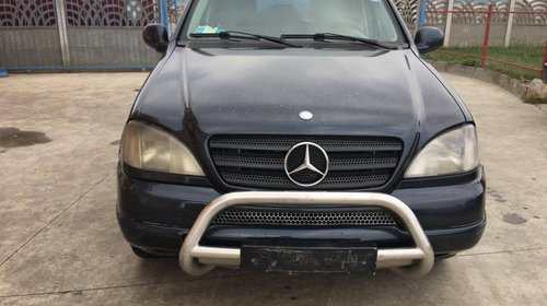 Dezmembrez Mercedes ML 270 CDI