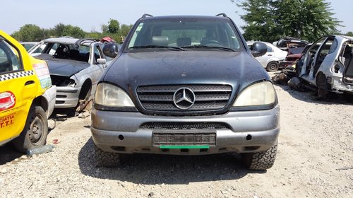 Dezmembrez mercedes ml an 2001