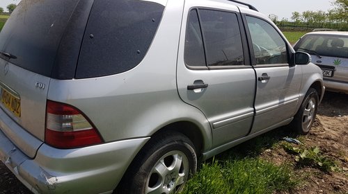 Dezmembrez Mercedes ML W163 2.7 CDi 4x4 2004 facelift