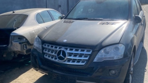 Dezmembrez mercedes ML W164 din 2010 motor 3.