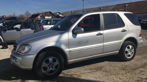 Dezmembrez Mercedes ML270 din 2003 , motor 2.7 Diesel