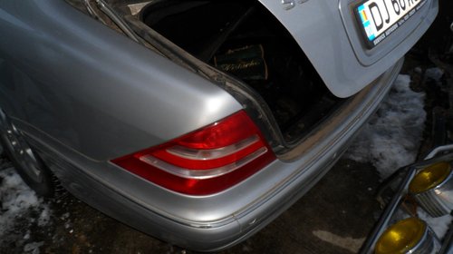 Dezmembrez mercedes s clase w220 din 2001