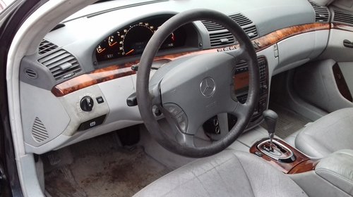 Dezmembrez Mercedes S-Class W220 3.2 cdi 2002