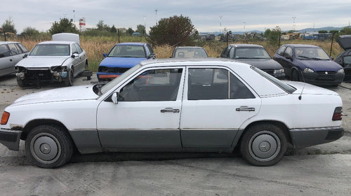 Dezmembrez Mercedes Saloon w124 200 D