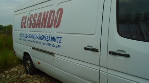 Dezmembrez Mercedes SPRINTER 2005 duba 2,2 diesel