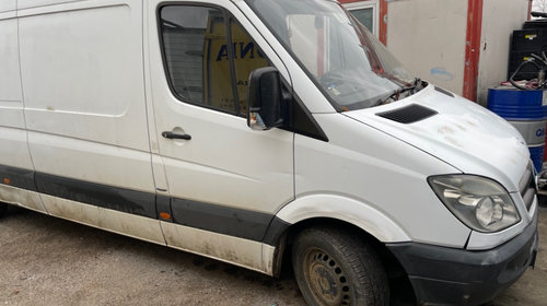 Dezmembrez MERCEDES Sprinter 316 an 2011 cu motor 2.2 CDI functional