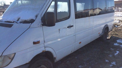 Dezmembrez Mercedes Sprinter din 2004 2.2 diesel punte dubla 15 locuri