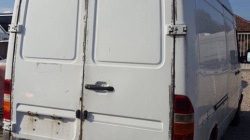 Dezmembrez Mercedes Sprinter, model masina 2001 - 2006 Oradea