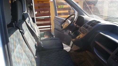 Dezmembrez Mercedes Vito 2.2 CDI 2002