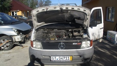 Dezmembrez Mercedes Vito 2.2 CDI 2002