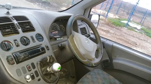 Dezmembrez Mercedes vito 220 cdi an fabricație 2003