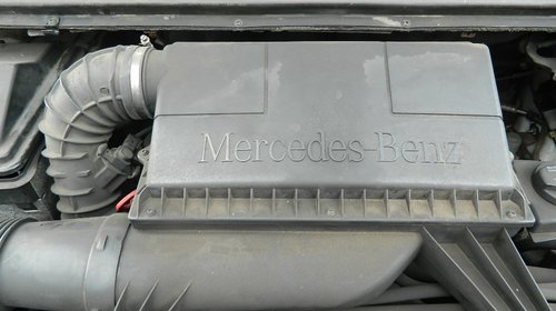 Dezmembrez Mercedes Vito din 2006, motor 2.2 Diesel.
