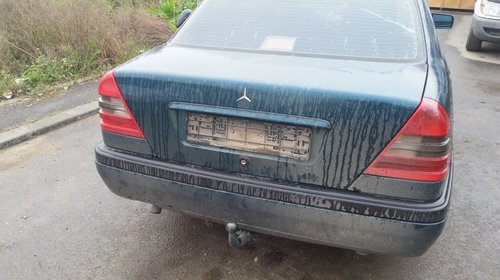 Dezmembrez Mercedes W202 C220D