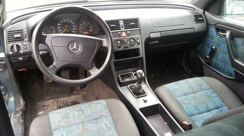 Dezmembrez Mercedes W202 C220D