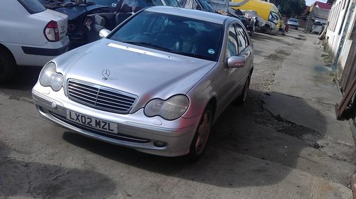 Dezmembrez mercedes w203 2002